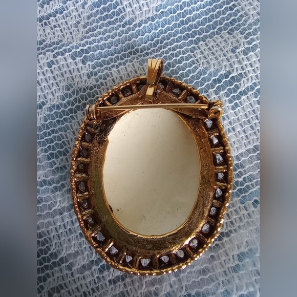 Vintage Eggshell Yellow Floral Gold Tone Pendant/Brooch - Picture 5 of 5